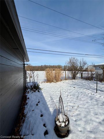 23556 Candace Drive, Rockwood, MI 48173