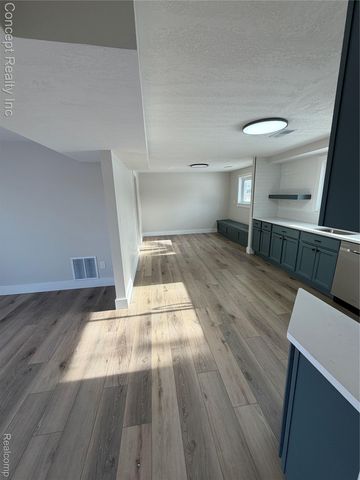 23556 Candace Drive, Rockwood, MI 48173