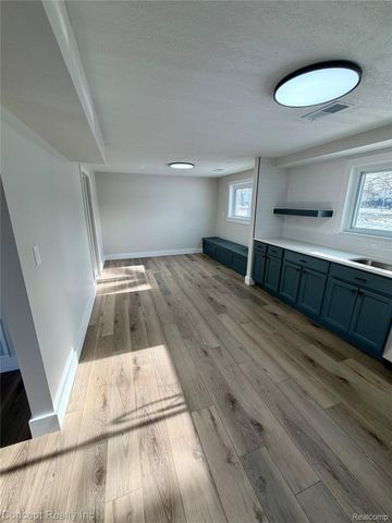 23556 Candace Drive, Rockwood, MI 48173