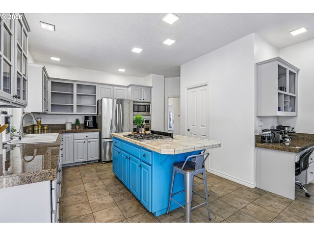 9750 Se WESTVIEW Ct, Happy Valley, OR 97086