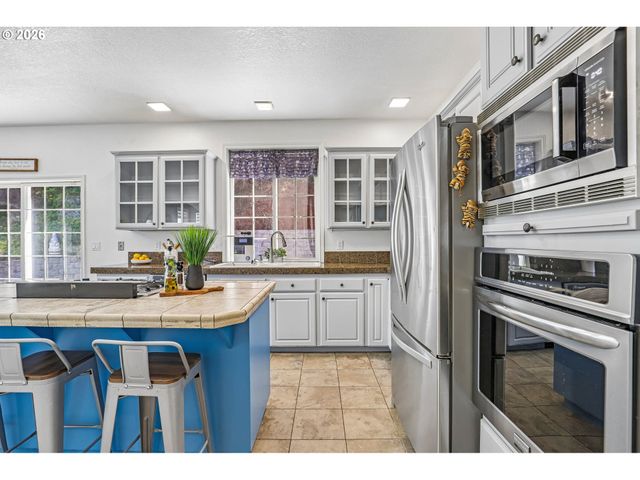 9750 Se WESTVIEW Ct, Happy Valley, OR 97086