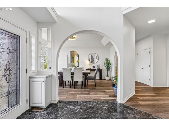 9750 Se WESTVIEW Ct, Happy Valley, OR 97086