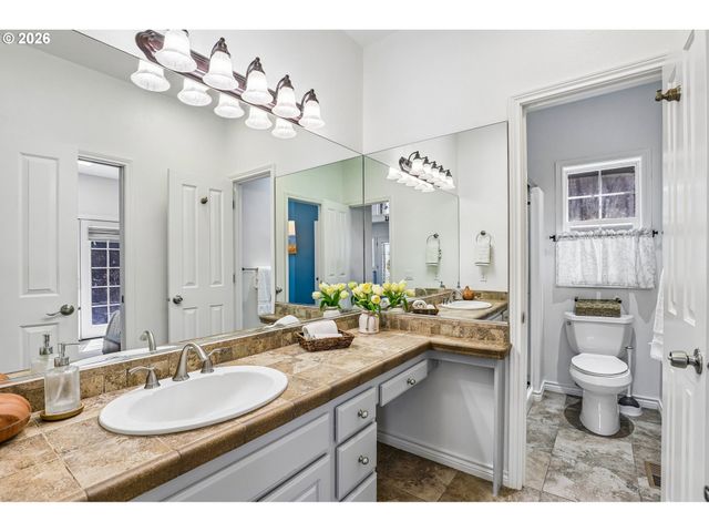 9750 Se WESTVIEW Ct, Happy Valley, OR 97086