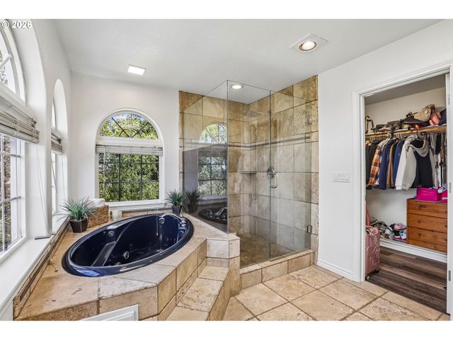 9750 Se WESTVIEW Ct, Happy Valley, OR 97086