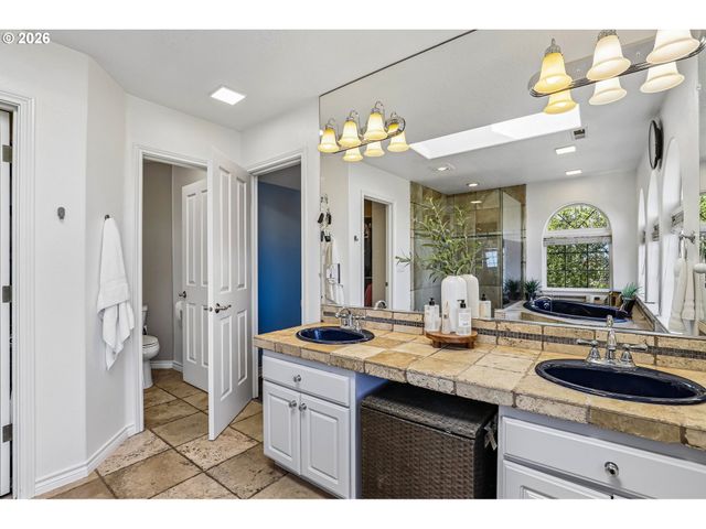 9750 Se WESTVIEW Ct, Happy Valley, OR 97086