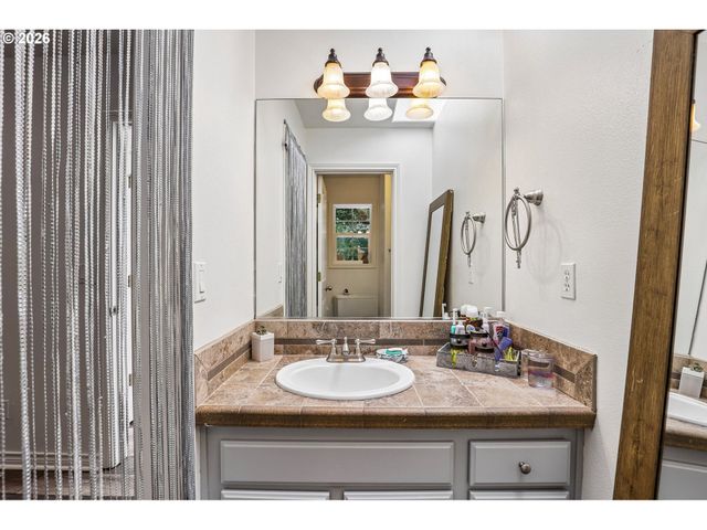 9750 Se WESTVIEW Ct, Happy Valley, OR 97086