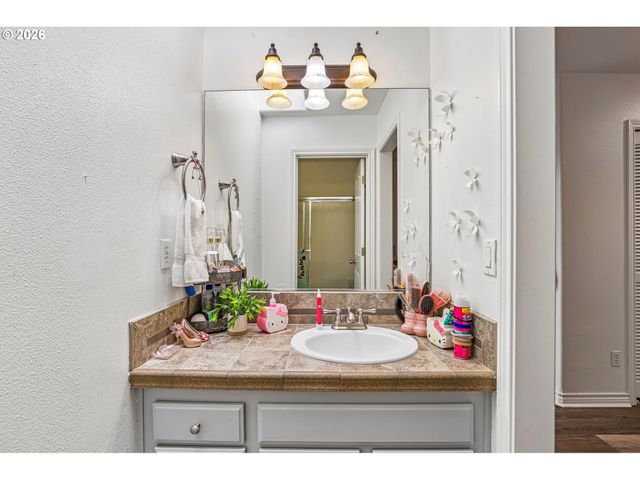 9750 Se WESTVIEW Ct, Happy Valley, OR 97086