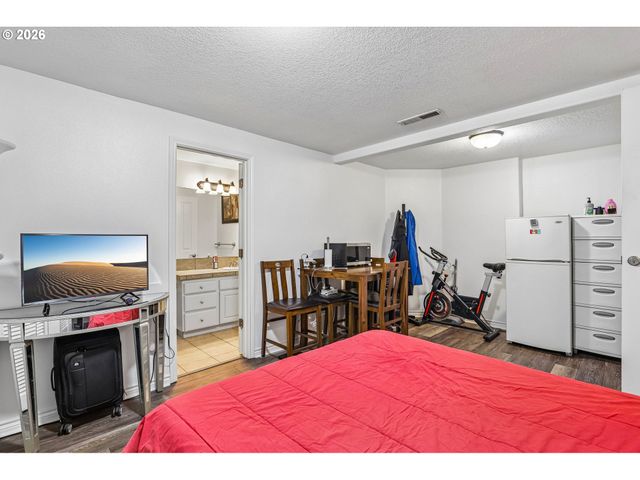9750 Se WESTVIEW Ct, Happy Valley, OR 97086