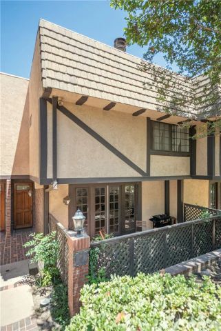 24420 Victory, West Hills, CA 91367