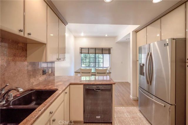 24420 Victory, West Hills, CA 91367