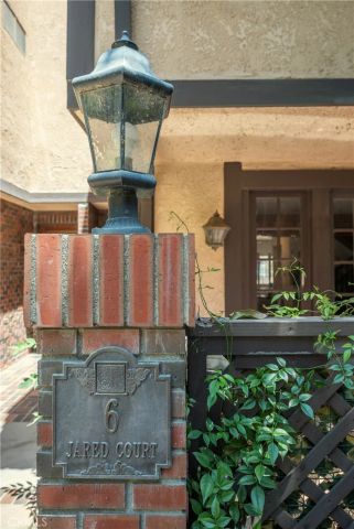 24420 Victory, West Hills, CA 91367