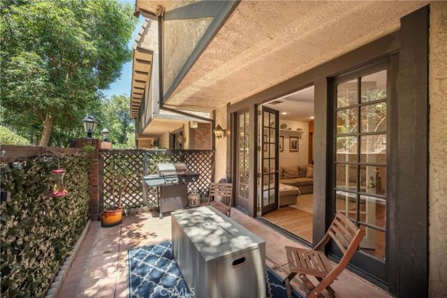 24420 Victory, West Hills, CA 91367