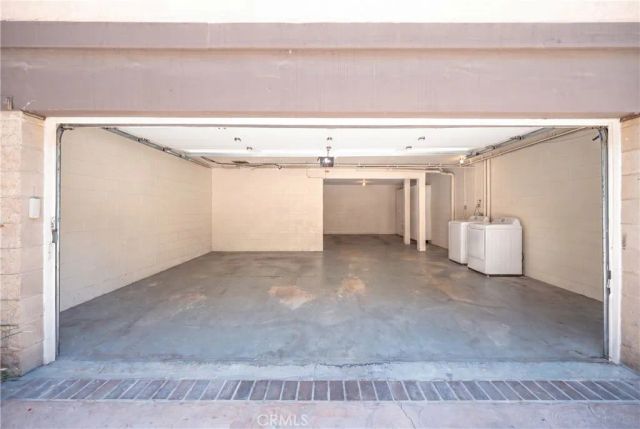 24420 Victory, West Hills, CA 91367