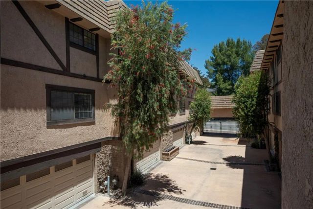 24420 Victory, West Hills, CA 91367
