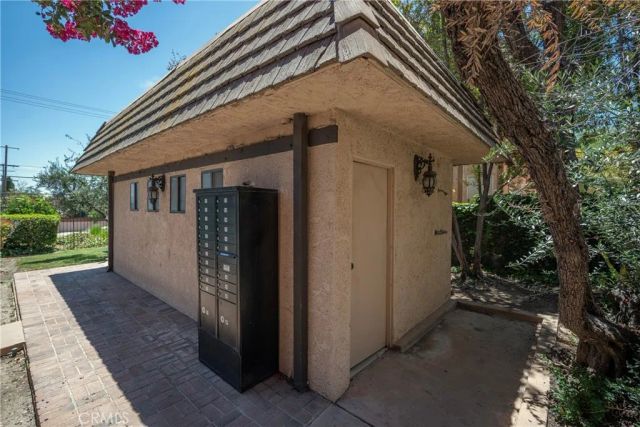 24420 Victory, West Hills, CA 91367
