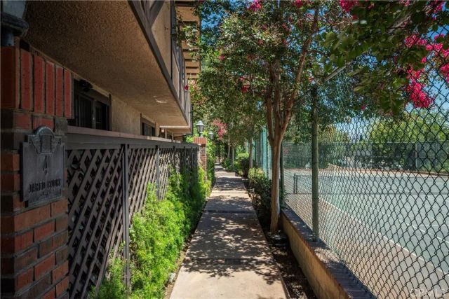 24420 Victory, West Hills, CA 91367