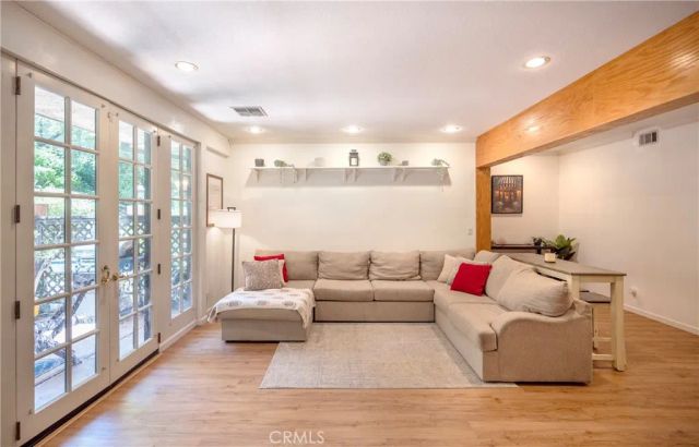 24420 Victory, West Hills, CA 91367