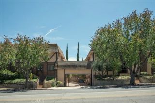 24420 Victory, West Hills, CA 91367