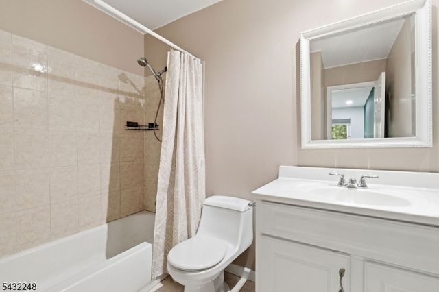 38 Cherrywood Dr, Franklin Twp., NJ 08873