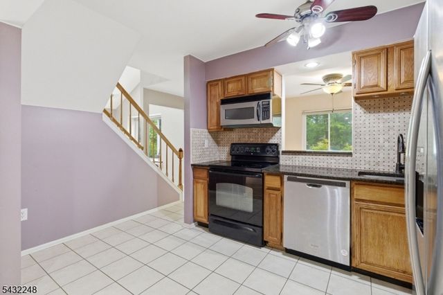 38 Cherrywood Dr, Franklin Twp., NJ 08873