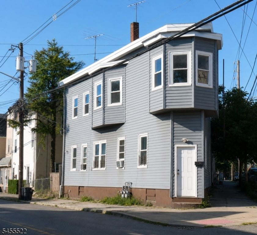 113 E Main St, Paterson City, NJ 07522