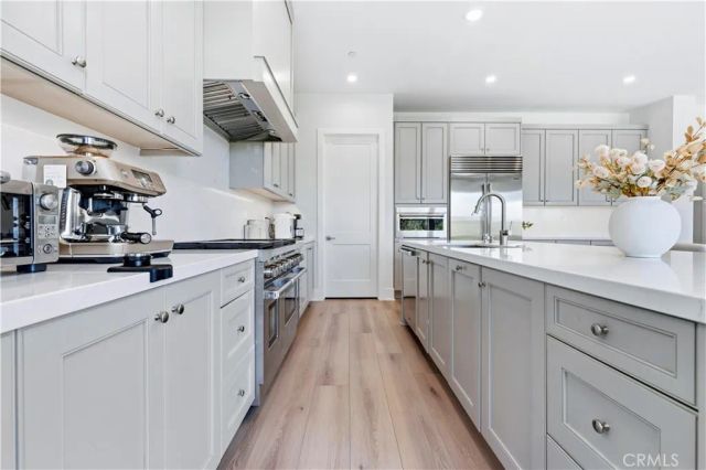 63 Longchamp, Irvine, CA 92602