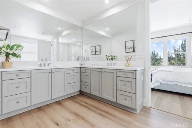 63 Longchamp, Irvine, CA 92602
