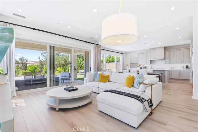 63 Longchamp, Irvine, CA 92602