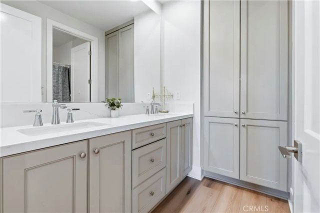 63 Longchamp, Irvine, CA 92602