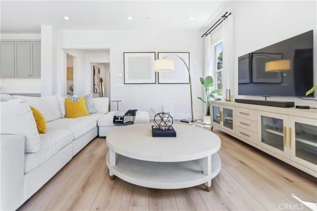 63 Longchamp, Irvine, CA 92602