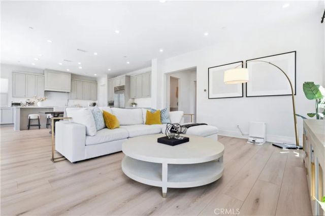 63 Longchamp, Irvine, CA 92602