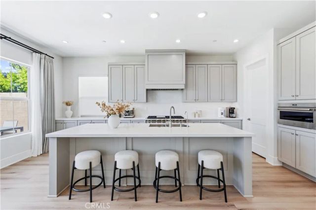 63 Longchamp, Irvine, CA 92602