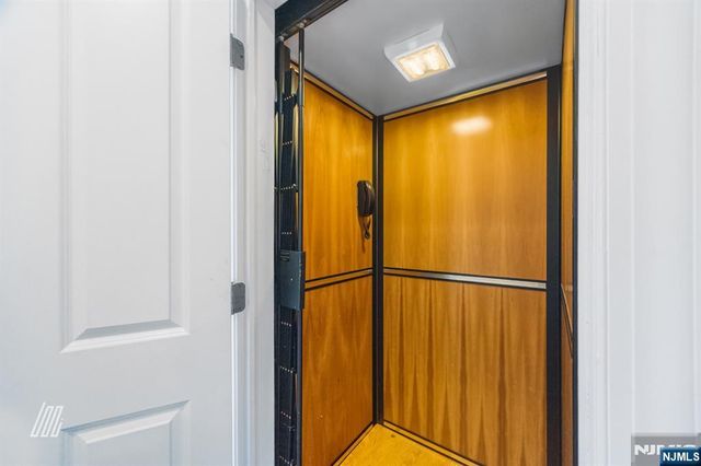 29 Victoria Place, Fort Lee, NJ 07024