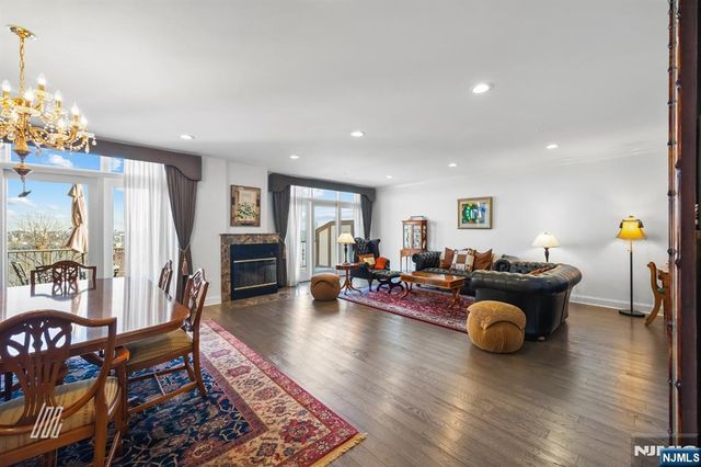 29 Victoria Place, Fort Lee, NJ 07024