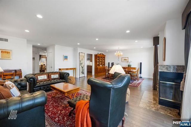 29 Victoria Place, Fort Lee, NJ 07024