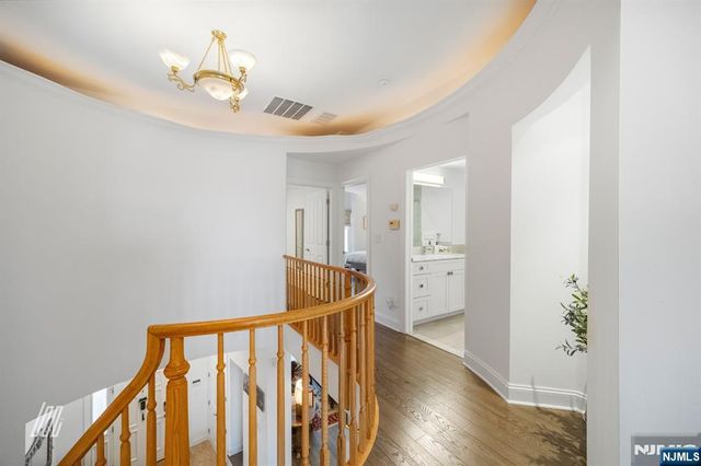 29 Victoria Place, Fort Lee, NJ 07024