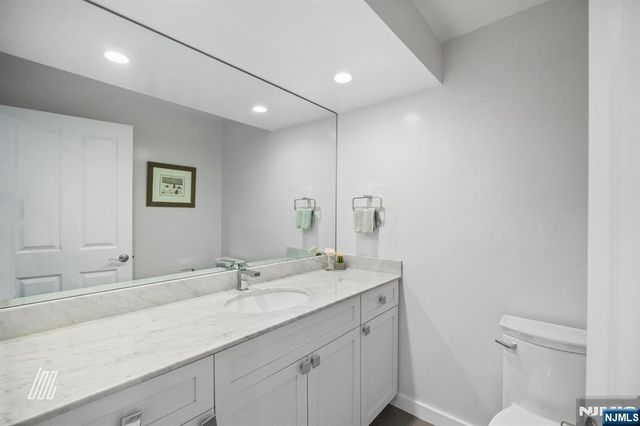 29 Victoria Place, Fort Lee, NJ 07024