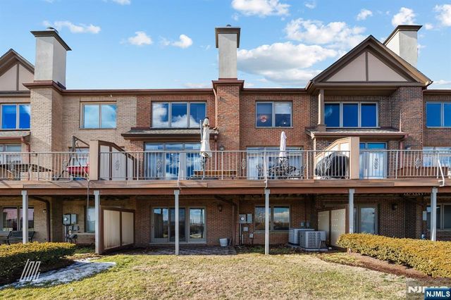 29 Victoria Place, Fort Lee, NJ 07024