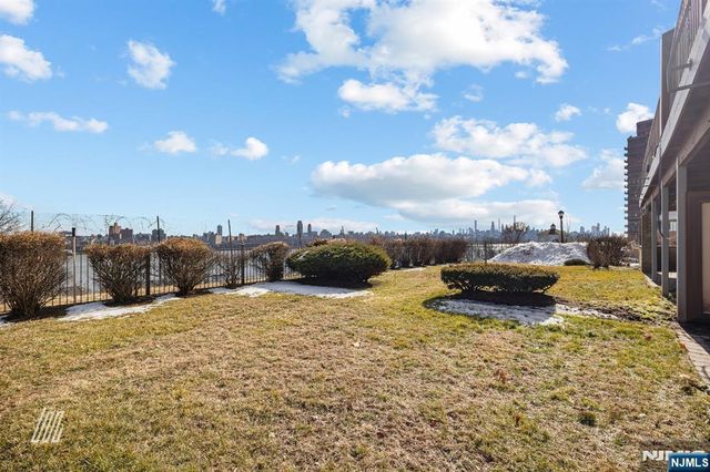 29 Victoria Place, Fort Lee, NJ 07024
