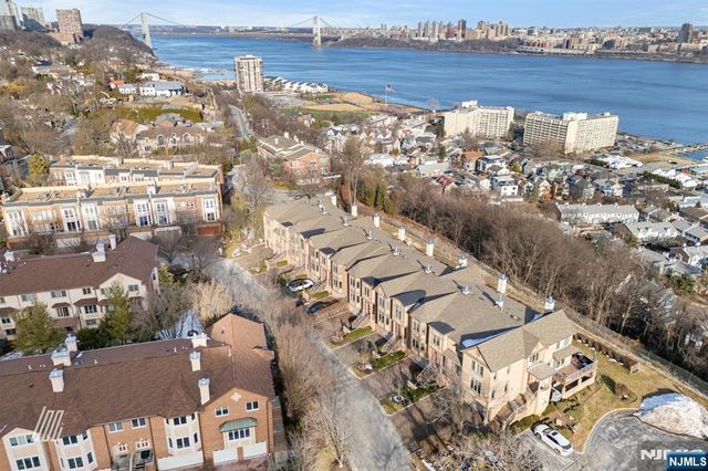 29 Victoria Place, Fort Lee, NJ 07024