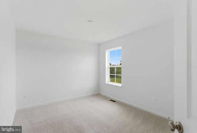 123 GRAYLING RD, Inwood, WV 25428