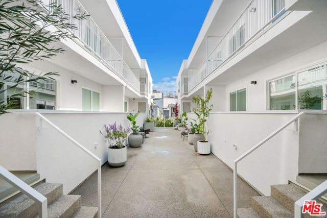 1422 Tamarind Avenue, Los Angeles, CA 90028