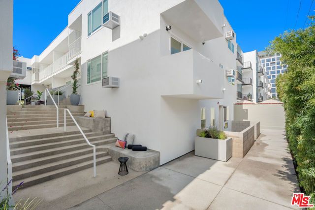 1422 Tamarind Avenue, Los Angeles, CA 90028