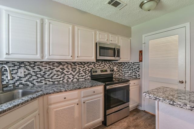 1906 Emerald Place 1214, Arlington, TX 76011