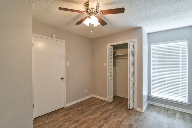 1906 Emerald Place 1214, Arlington, TX 76011