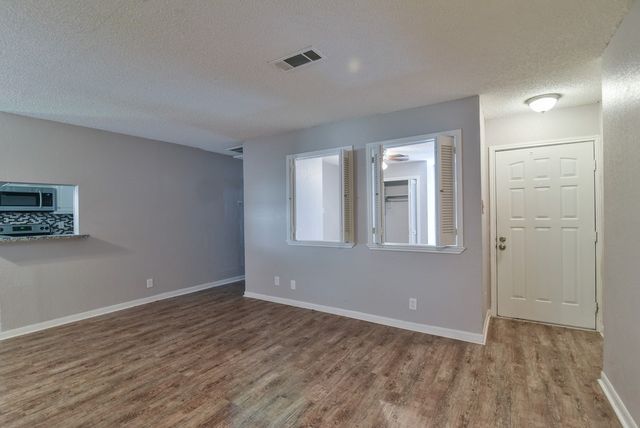 1906 Emerald Place 1214, Arlington, TX 76011