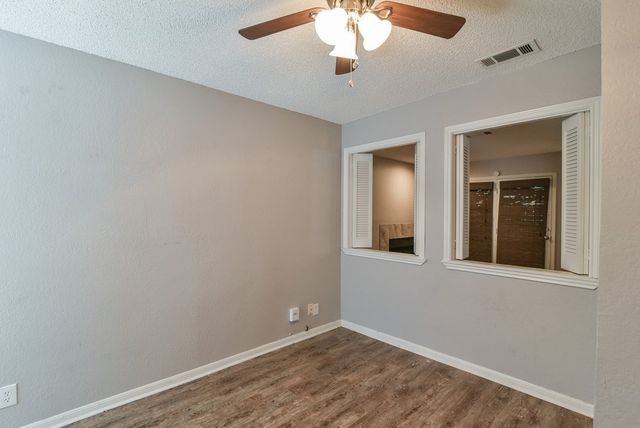 1906 Emerald Place 1214, Arlington, TX 76011