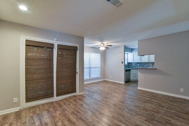 1906 Emerald Place 1214, Arlington, TX 76011