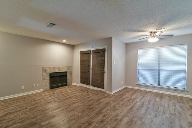 1906 Emerald Place 1214, Arlington, TX 76011