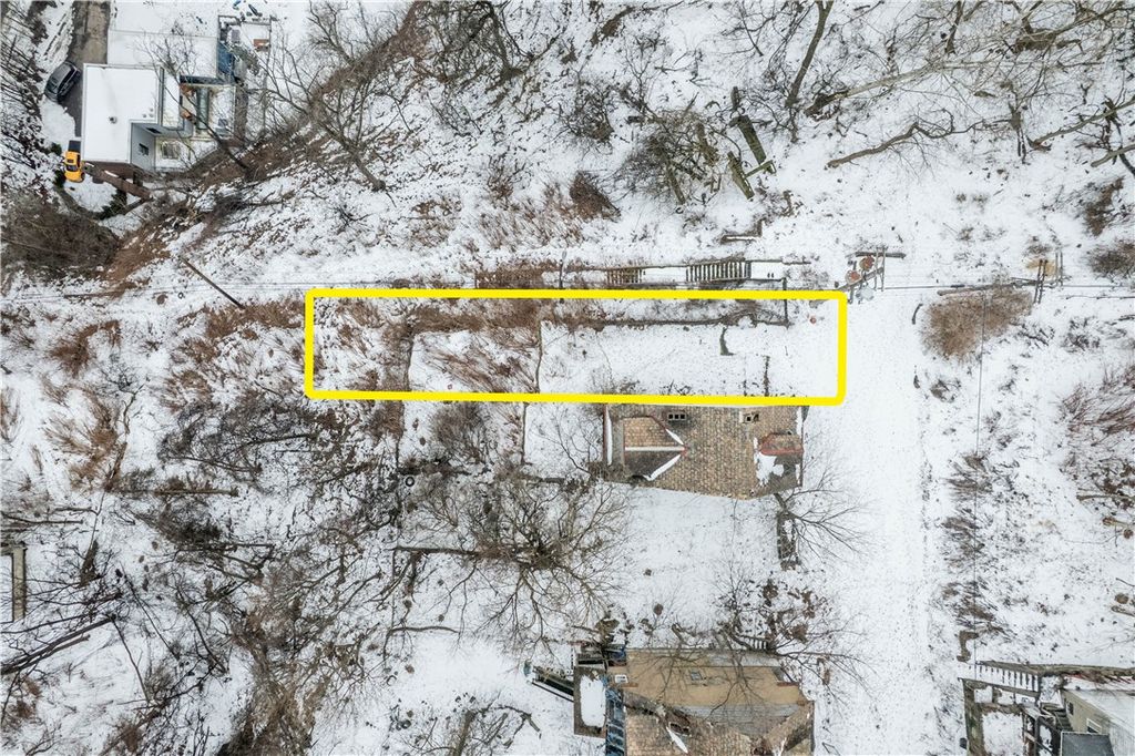 1900 Lithgow Avenue, Perry Hilltop, PA 15214